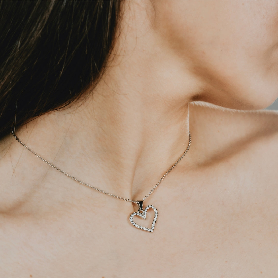 Collana con cuore brillante